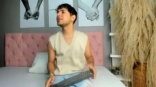 Snapshot of Samir_bear chatting on January 3, 12:41 pm Samir bear online show from January 3, 12:41 pm