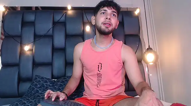 Snapshot of Samir_bear chatting on March 4, 12:22 pm Samir bear online show from March 4, 12:22 pm