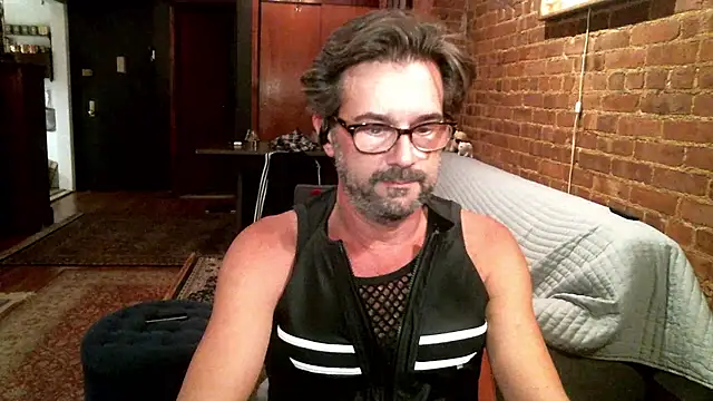 Snapshot of Johnny_Bottoms chatting on October 23, 10:24 pm Johnny Bottoms online show from October 23, 10:24 pm