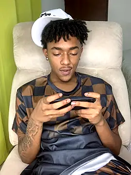 Snapshot of Boy_cock18 chatting on October 24, 7:21 am Boy cock18 online show from October 24, 7:21 am
