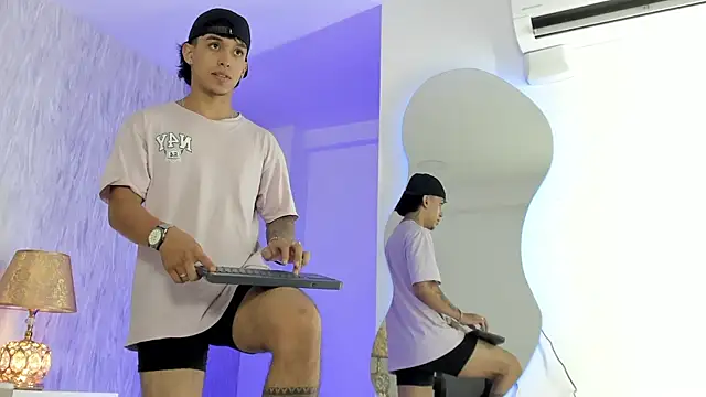 jason hanks8 online show from January 2, 11:52 am