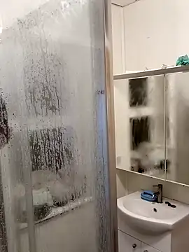 Snapshot of Eddyfrancis87 chatting on September 11, 9:25 pm Eddyfrancis87 online show from September 11, 9:25 pm