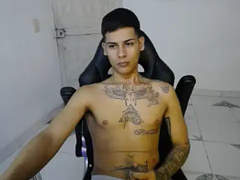 Clyde019 online show from December 28, 5:23 am