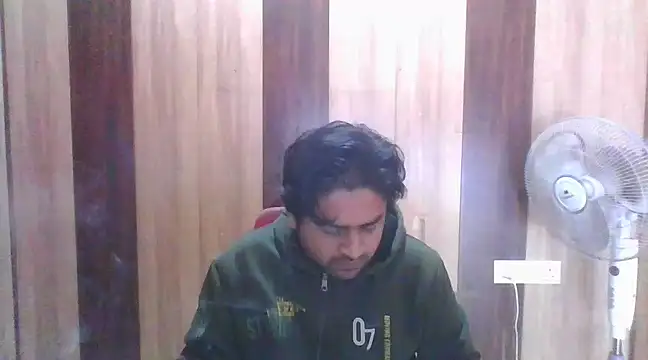 Snapshot of indihotguy chatting on February 15, 7:49 am indihotguy online show from February 15, 7:49 am