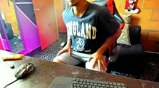 Adam Valenciia online show from February 10, 4:58 pm