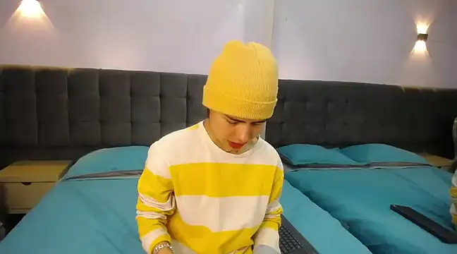 Snapshot of CollinStone chatting on January 20, 7:35 pm CollinStone online show from January 20, 7:35 pm