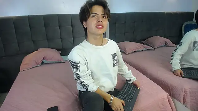 Snapshot of CollinStone chatting on January 16, 8:14 pm CollinStone online show from January 16, 8:14 pm