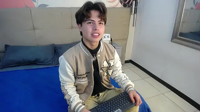 Snapshot of CollinStone chatting on March 7, 9:06 pm CollinStone online show from March 7, 9:06 pm