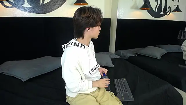 Snapshot of CollinStone chatting on February 12, 8:40 pm CollinStone online show from February 12, 8:40 pm