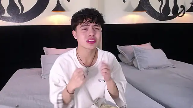 Snapshot of CollinStone chatting on October 22, 4:21 pm CollinStone online show from October 22, 4:21 pm