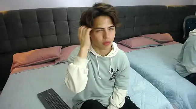 Snapshot of CollinStone chatting on January 13, 8:26 pm CollinStone online show from January 13, 8:26 pm