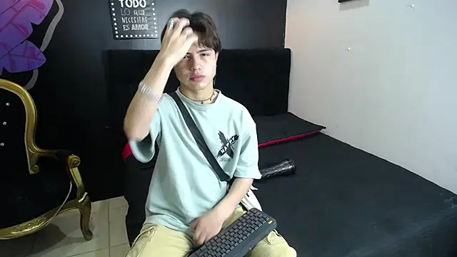 Snapshot of CollinStone chatting on March 5, 8:01 pm CollinStone online show from March 5, 8:01 pm