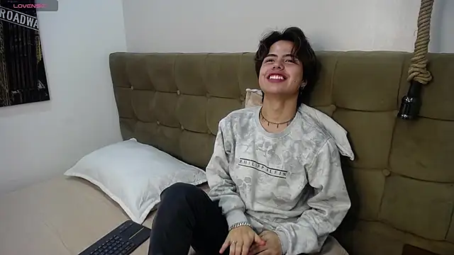 Snapshot of CollinStone chatting on February 7, 8:42 pm CollinStone online show from February 7, 8:42 pm