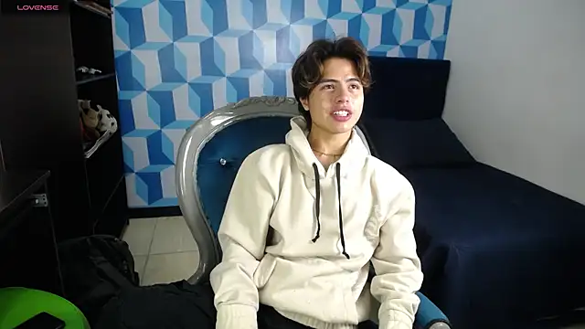 Snapshot of CollinStone chatting on February 3, 7:42 pm CollinStone online show from February 3, 7:42 pm