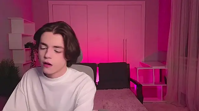 b0y fantasy online show from February 10, 5:52 pm