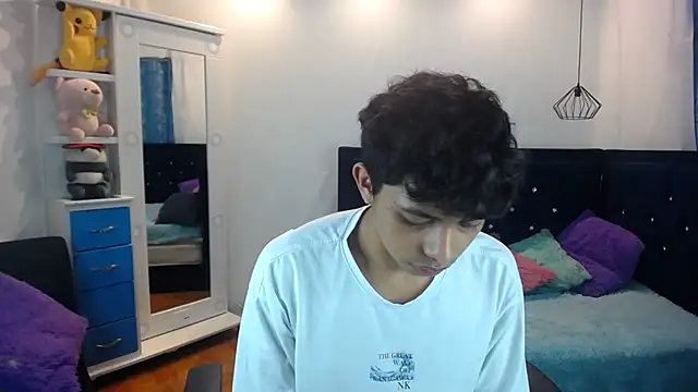 Snapshot of twinkmilk_ chatting on March 8, 9:29 pm twinkmilk  online show from March 8, 9:29 pm