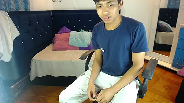 Snapshot of twinkmilk_ chatting on March 10, 12:28 pm twinkmilk  online show from March 10, 12:28 pm