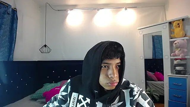Snapshot of twinkmilk_ chatting on March 17, 12:46 pm twinkmilk  online show from March 17, 12:46 pm