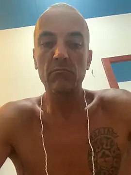 Snapshot of GoloZeusMax chatting on January 6, 9:32 pm GoloZeusMax online show from January 6, 9:32 pm