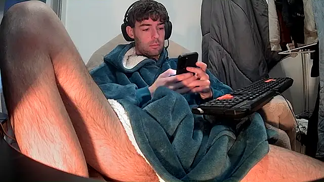 Snapshot of onesieboyx chatting on January 20, 1:53 pm onesieboyx online show from January 20, 1:53 pm