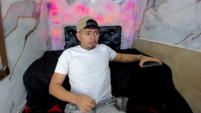 Snapshot of EnriquevillaF chatting on October 24, 1:02 pm EnriquevillaF online show from October 24, 1:02 pm