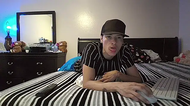 azzel19 online show from February 22, 5:12 am