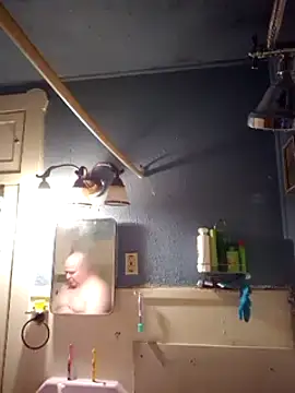 Snapshot of hesjustafriend chatting on January 13, 8:05 am hesjustafriend online show from January 13, 8:05 am