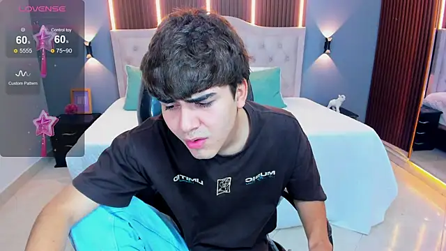 Tommy18   online show from July 17, 3:46 am