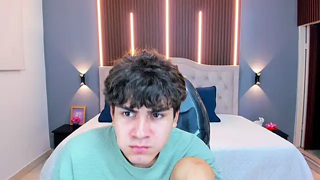 Tommy18   online show from April 9, 6:19 am