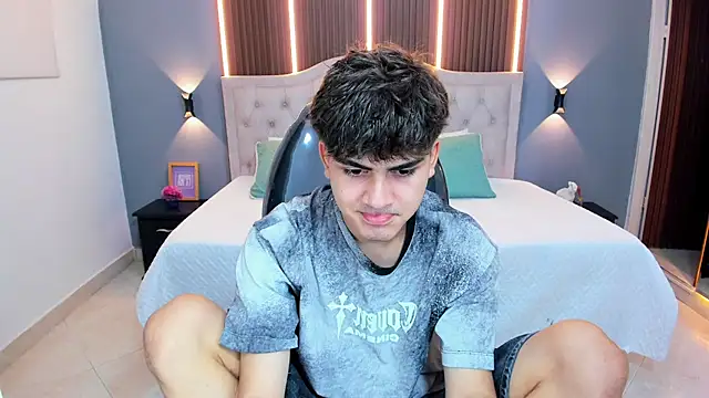 Tommy18   online show from April 18, 3:41 am