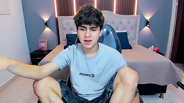 Tommy18   online show from April 2, 3:48 am