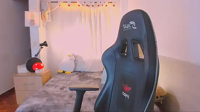 AllanYong18 online show from April 9, 10:21 am