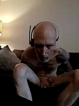 filthymind619 online show from February 11, 9:25 pm