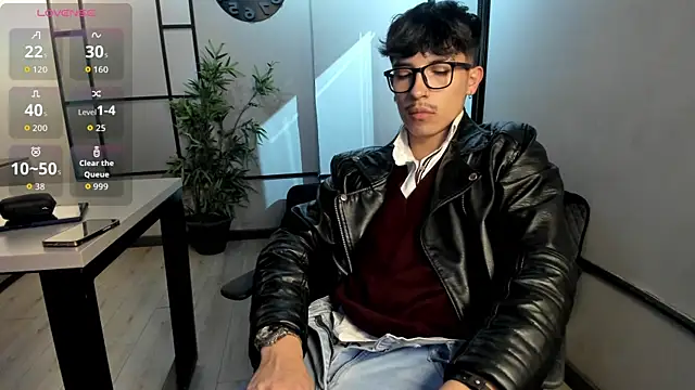 Snapshot of tim__fox chatting on October 18, 12:10 pm tim  fox online show from October 18, 12:10 pm