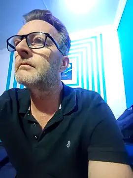 itsmeyes69 online show from March 12, 8:20 pm