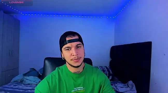 austinoficial online show from February 8, 9:25 pm