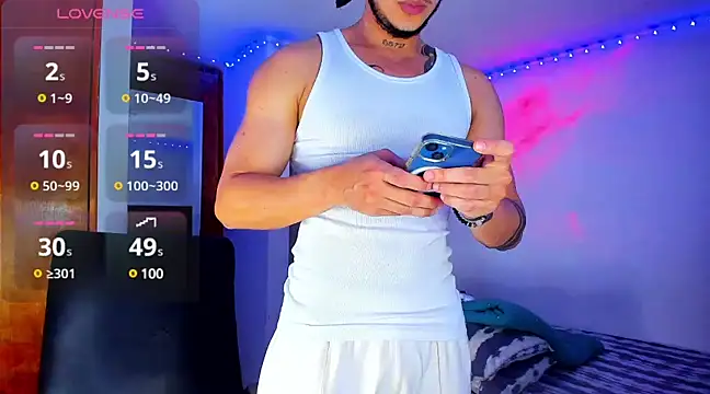 austinoficial online show from February 28, 1:47 am