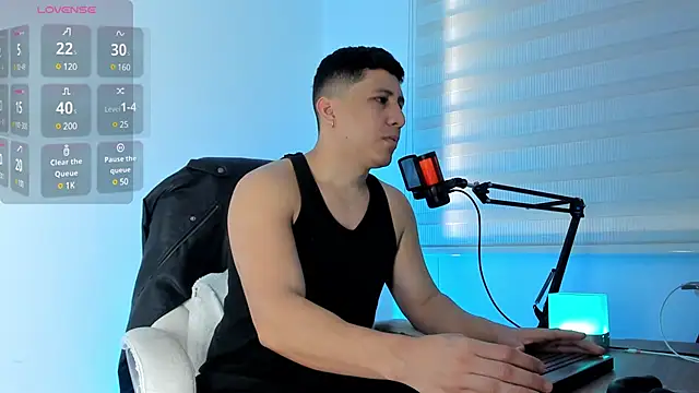 Snapshot of Fraannco chatting on February 19, 2:01 pm Fraannco online show from February 19, 2:01 pm