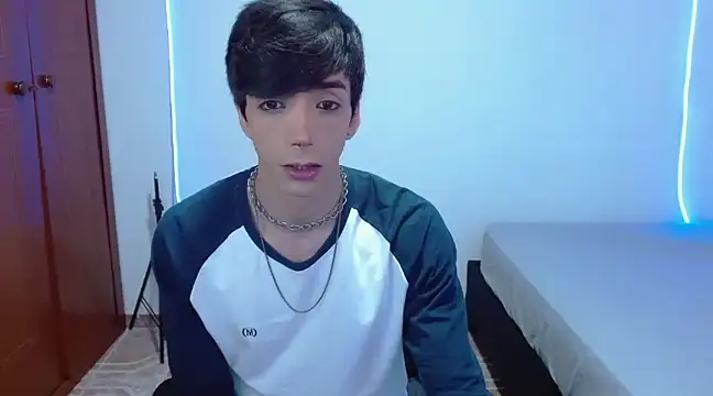 H3ll B0I online show from March 7, 3:29 am