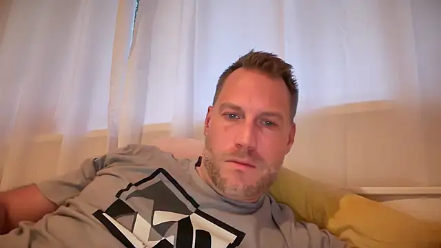 Snapshot of Christian87xxx chatting on September 18, 5:15 pm Christian87xxx online show from September 18, 5:15 pm