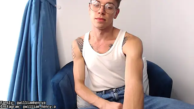 Snapshot of William_Henry_ chatting on February 6, 7:56 am William Henry  online show from February 6, 7:56 am