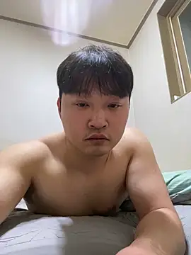 Snapshot of offwhite777 chatting on February 22, 1:22 am offwhite777 online show from February 22, 1:22 am