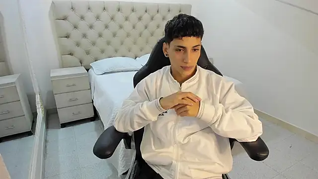 JhoanLeandro online show from November 13, 5:01 am