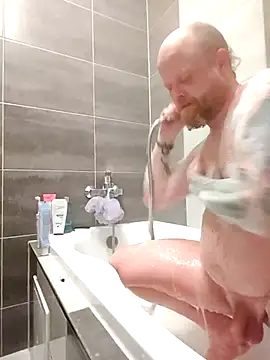 bouraktom6 online show from March 3, 9:10 pm