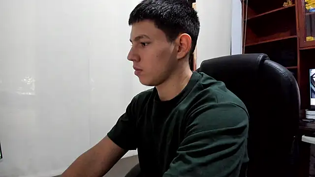 Snapshot of JamesCr_ chatting on March 1, 7:48 pm JamesCr  online show from March 1, 7:48 pm