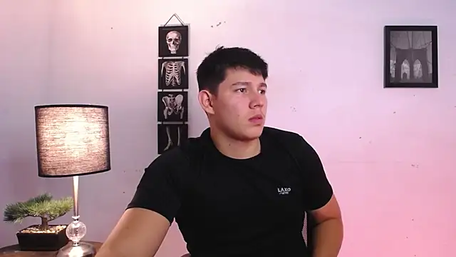 JamesCr  online show from November 16, 12:35 am