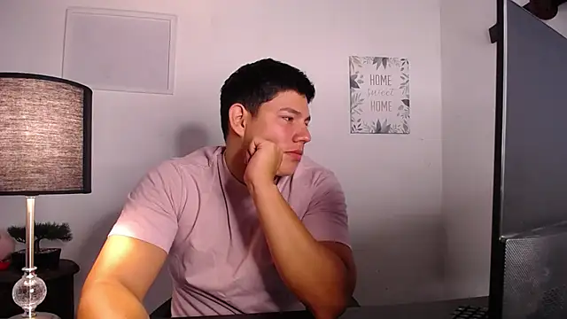 Snapshot of JamesCr_ chatting on October 7, 11:03 am JamesCr  online show from October 7, 11:03 am