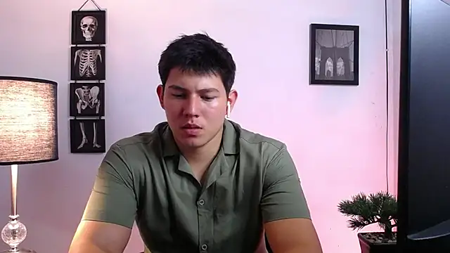 Snapshot of JamesCr_ chatting on October 23, 2:37 am JamesCr  online show from October 23, 2:37 am