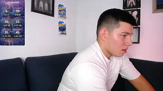 JamesCr  online show from December 22, 12:19 am