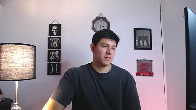 Snapshot of JamesCr_ chatting on October 24, 2:46 am JamesCr  online show from October 24, 2:46 am